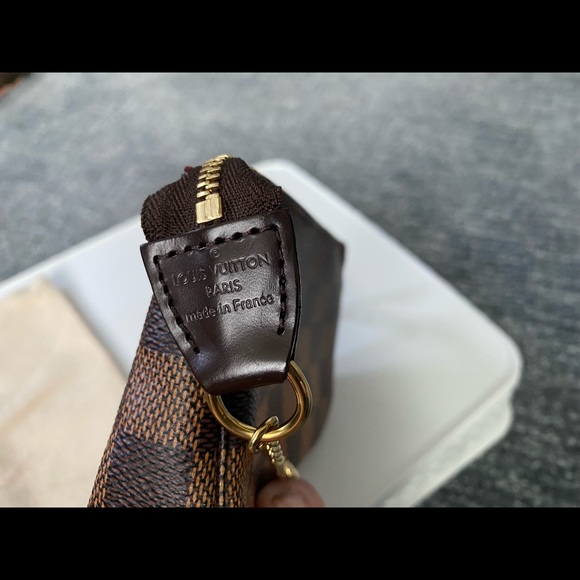 LOUIS VUITTON Damier Ebene Mini Pochette Accessoires - Picture 2 of 7